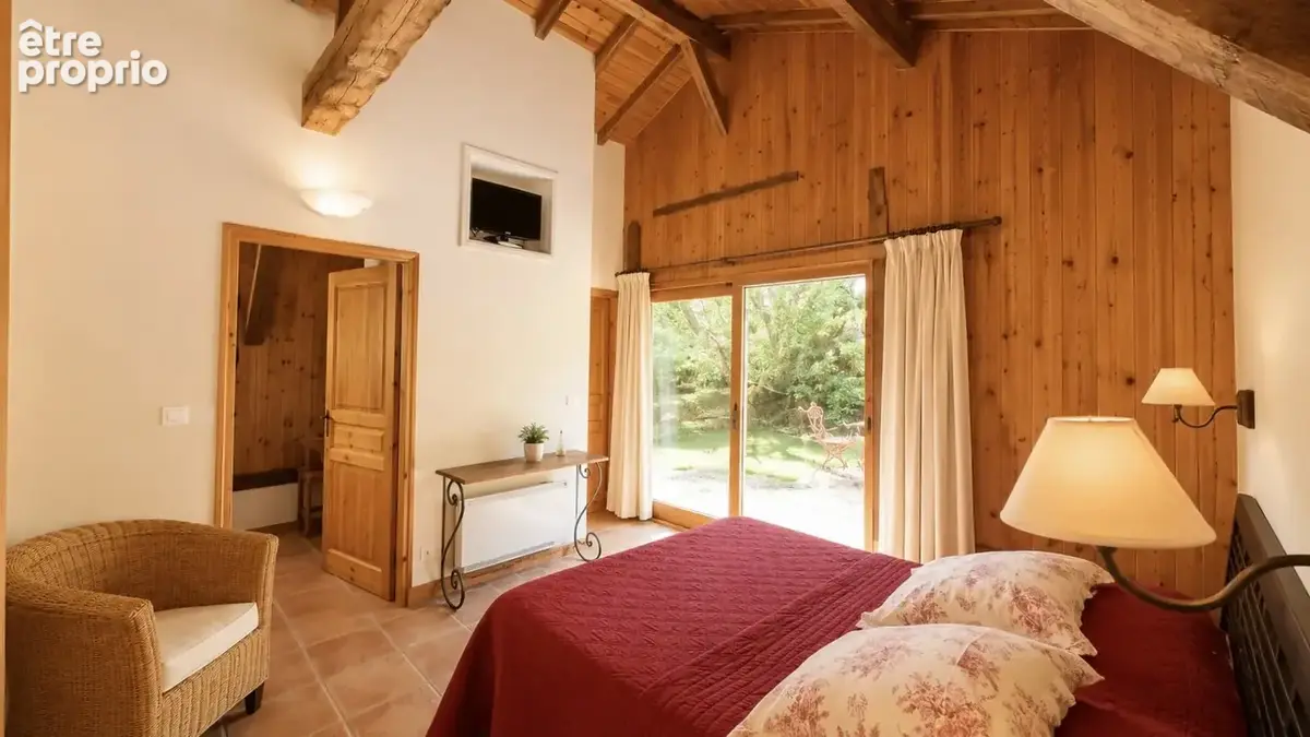 Landaise de caractère rénovée avec dépendances habitables sur plus de 8 400 m². - photo 16