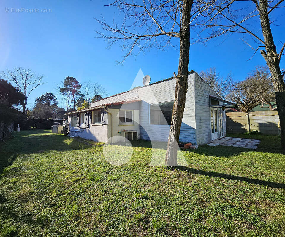 Maison à LES MATHES