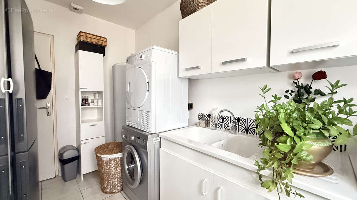 Maison à VIC-SUR-CERE