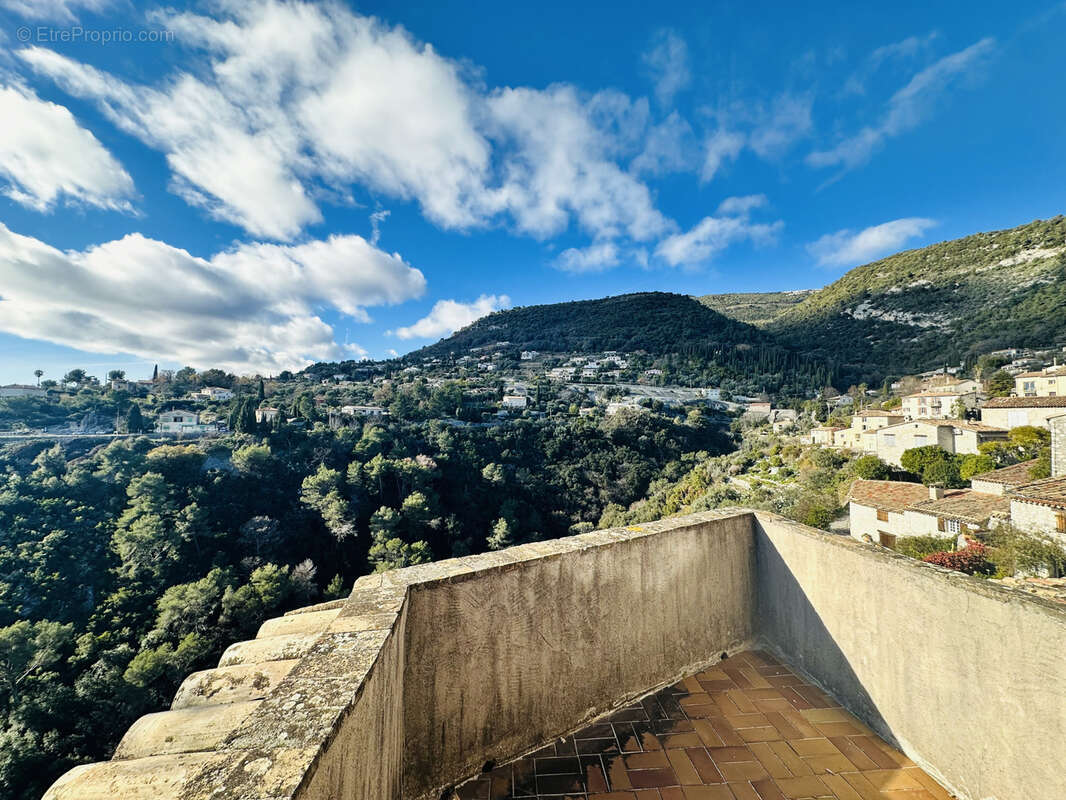 Appartement à TOURRETTES-SUR-LOUP