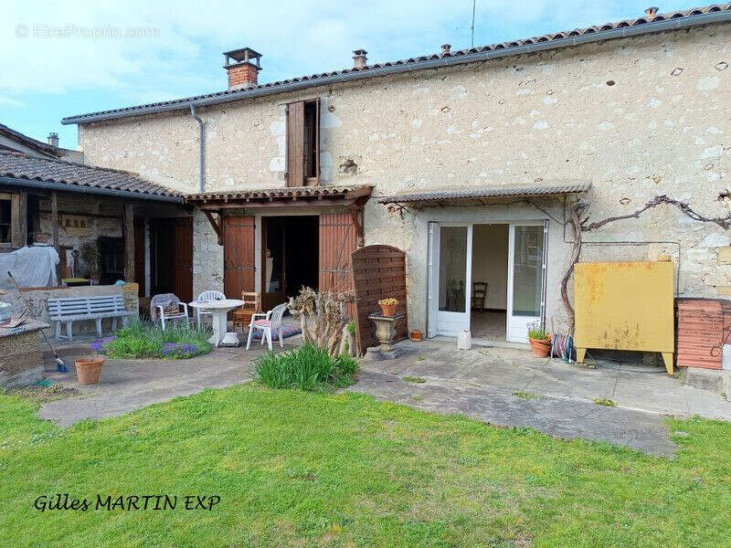 Maison 271 m² à Saint-Antoine-De-Breuilh  - photo 3
