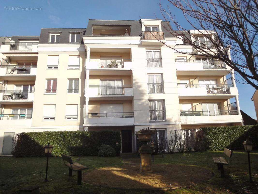 Appartement à LES CLAYES-SOUS-BOIS