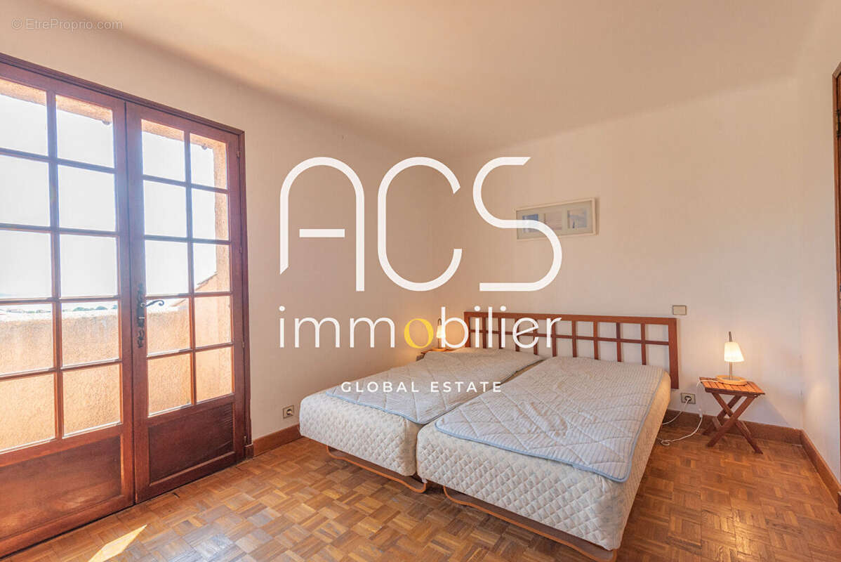 Maison à LES ISSAMBRES