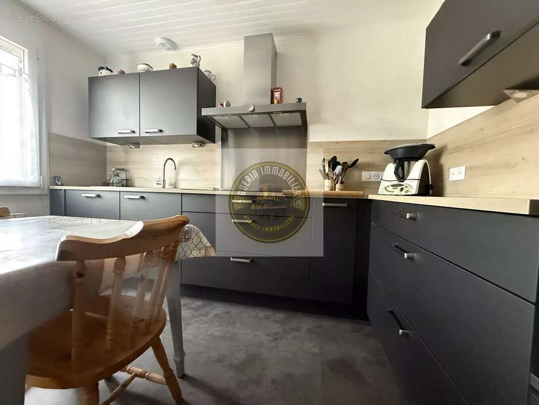 Maison à VARENNES-VAUZELLES