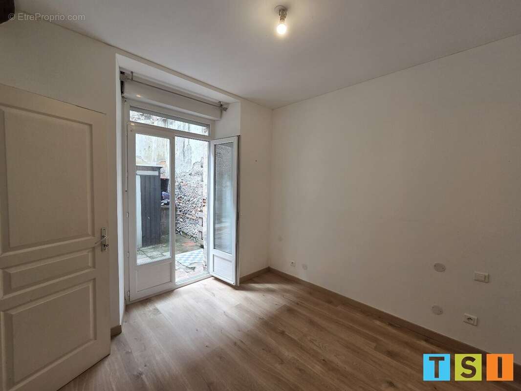 Appartement de 80 m² sur 2 étages avec 1 cour de 43 m², centre ville - photo 7