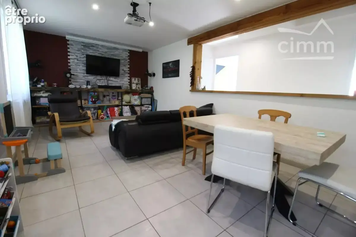 A vendre une maison entièrement rénovée avec jardin et garage - photo 4