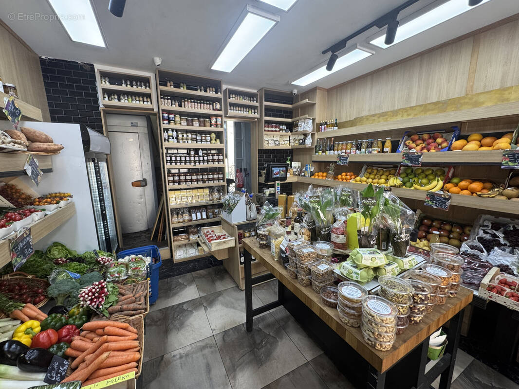 Commerce à PARIS-6E