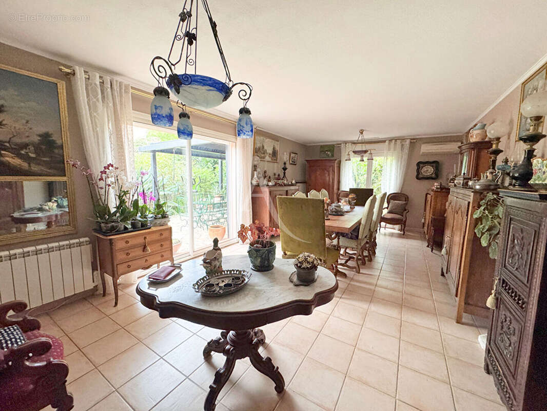THUIR : Maison  5 pièces 116 m² PLAIN PIED -TERRAIN DE 851 m² à deux pas du centre Ville ! - photo 10