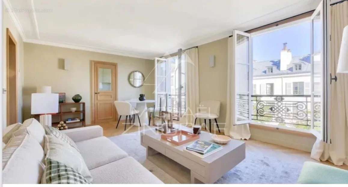 Appartement à PARIS-7E