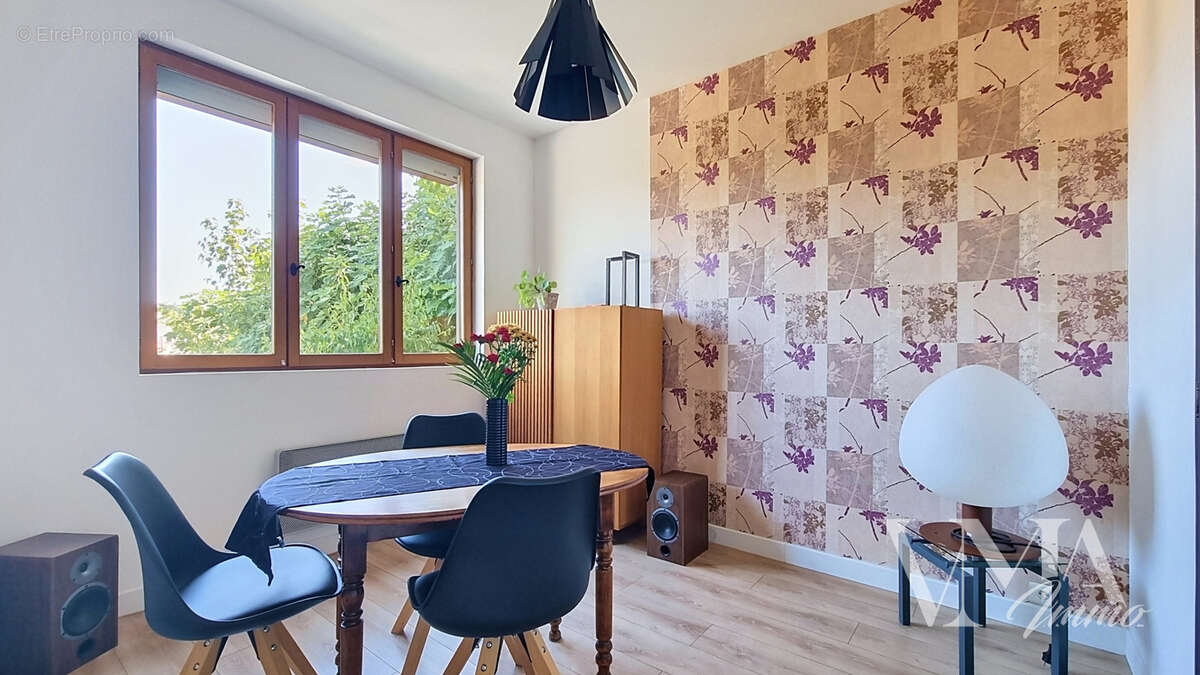 Écully   maison atypique dans un écrin de verdure - photo 9