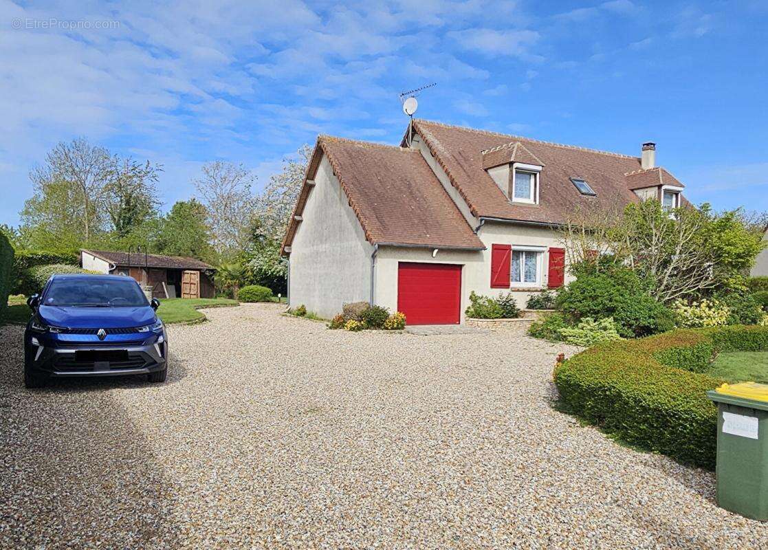 Maison à HOUDAN