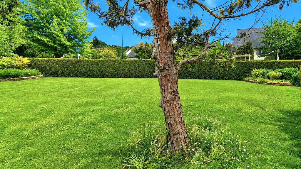 A  5 mn à pieds des commerces, en impasse Maison avec garage et jardin de 430 m² - photo 2