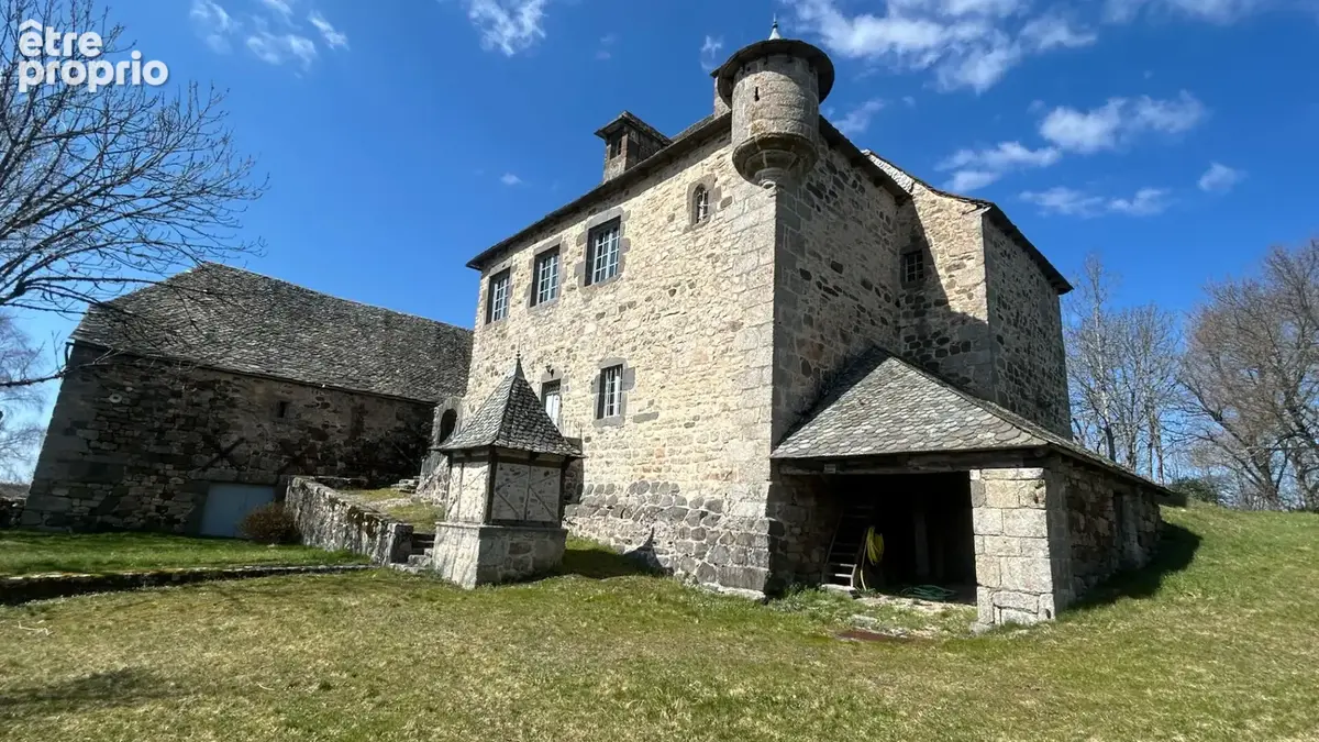 Manoir du XIVe siècle : Authenticité, Air pur et Golf entre l'Aubrac et les Monts du Cantal - photo 5