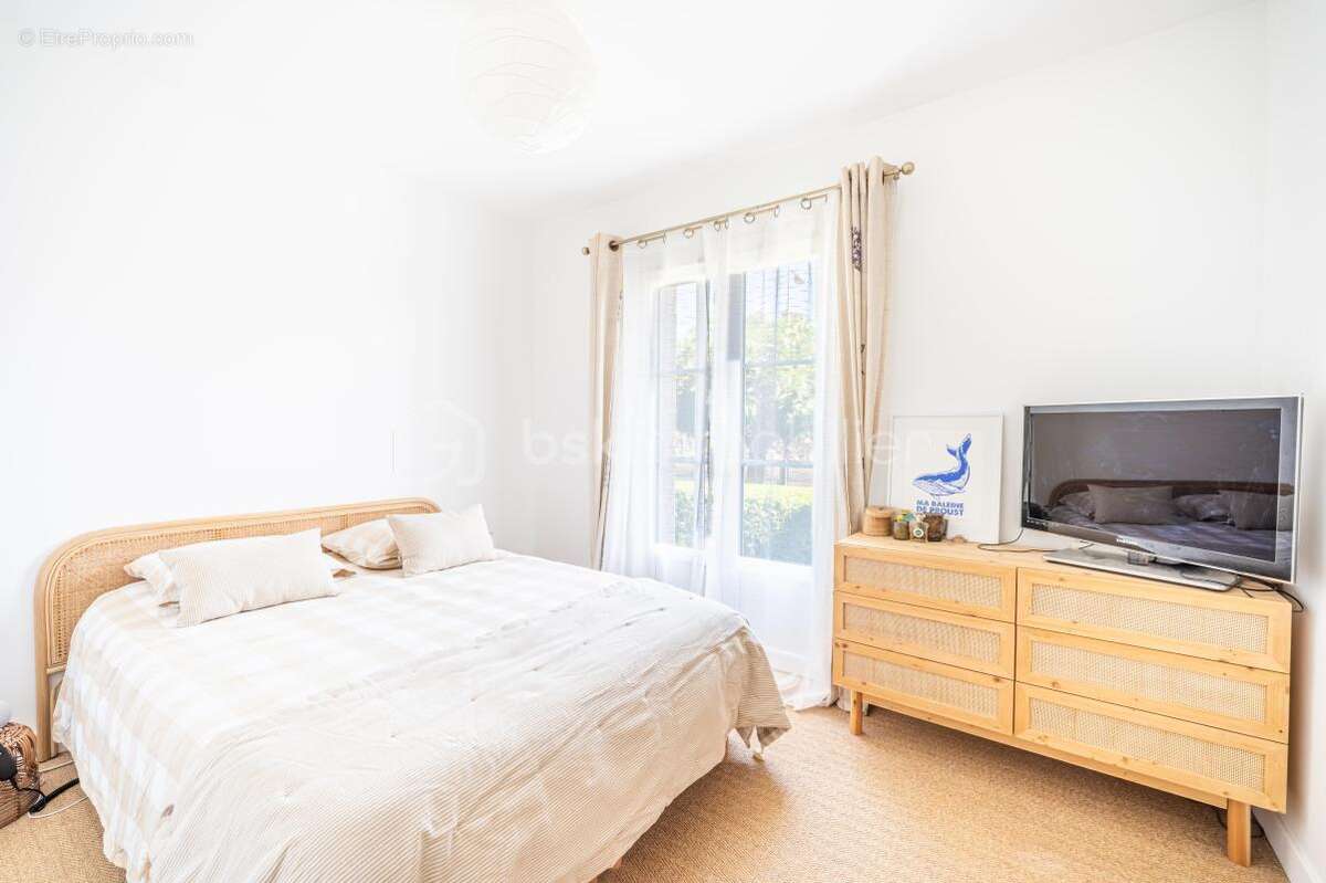 Hyeres - elegante villa de plain-pied renovee avec soin - photo 7