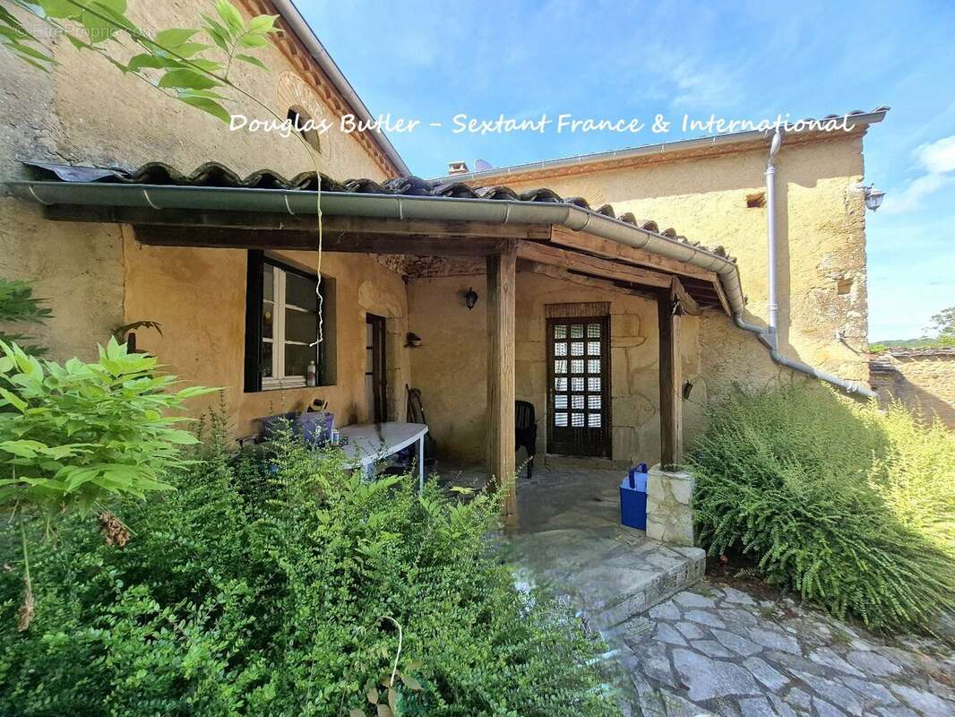 Superbe propriété en pierre de caractère avec gîte, annexe et vue dégagée - photo 7