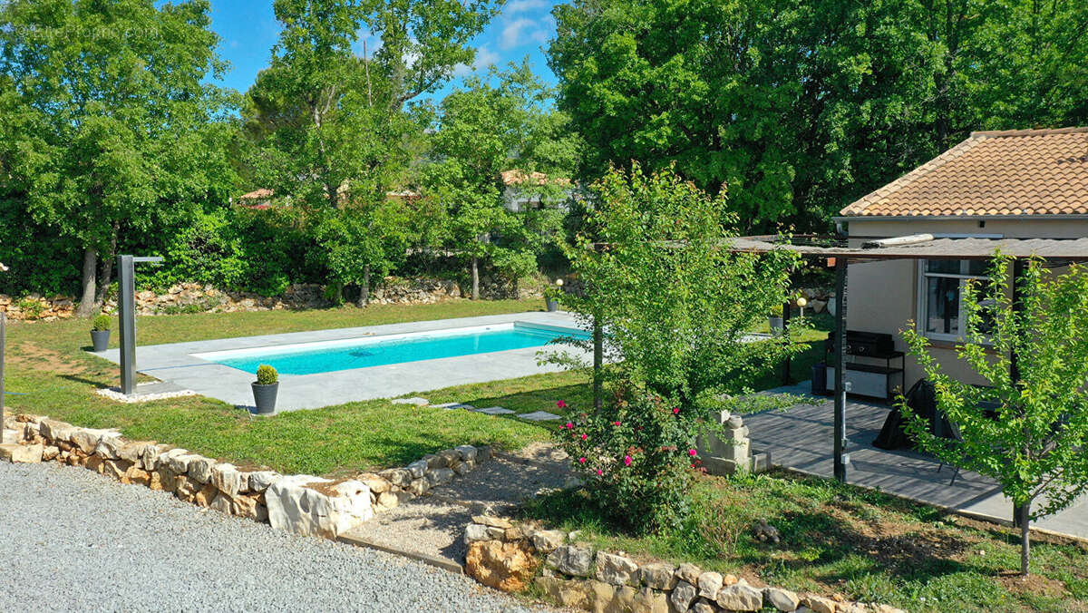 Maison Saint Cezaire Sur Siagne de 120 m² avec un terrain de 1606 m² avec piscine - photo 5