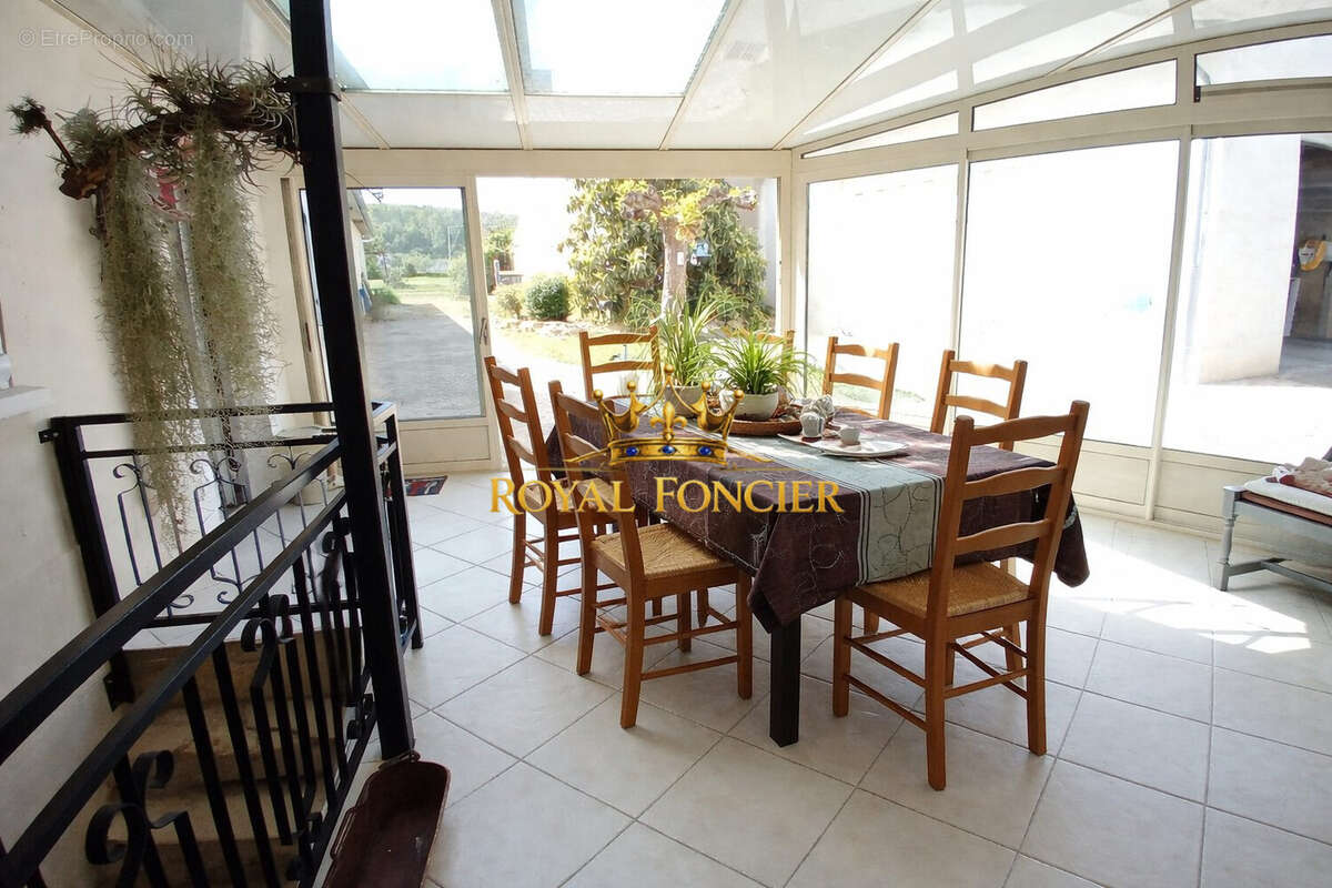 Maison 195 m² à Buxeuil  - photo 2
