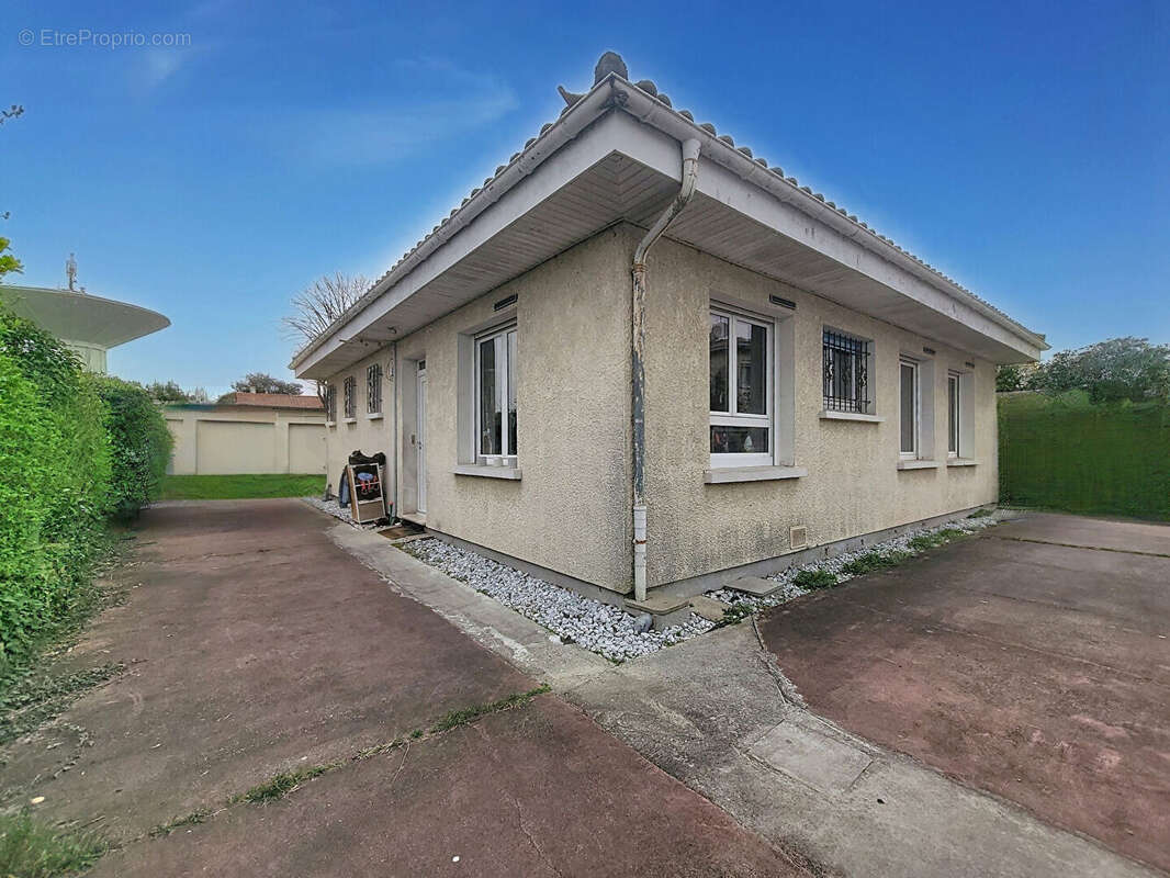 Maison à rénover offrant un beau potentiel d'aménagement - photo 8