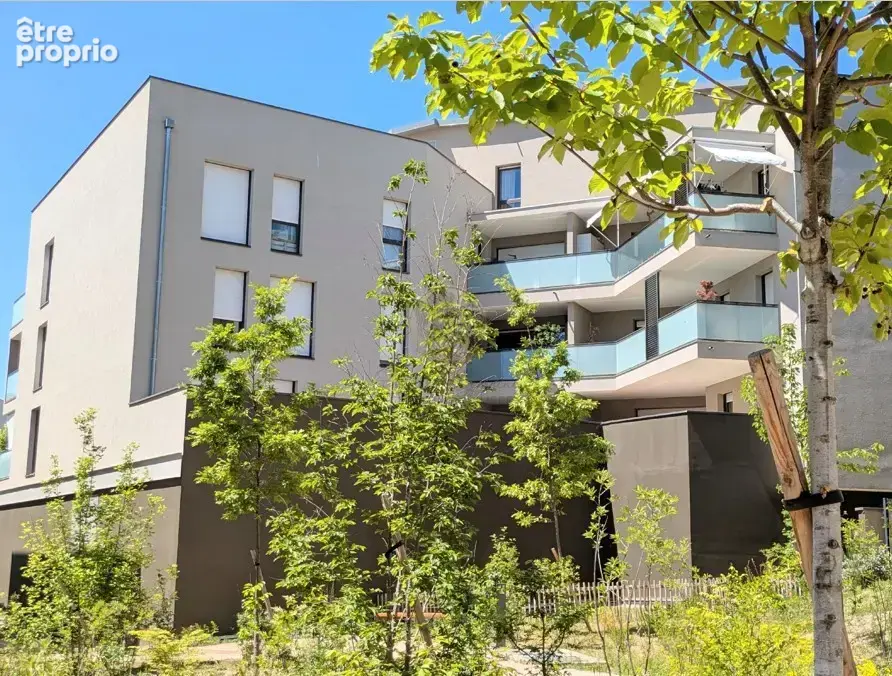 Brignais - Appartement T3 récent avec balcon et garage double - photo 3