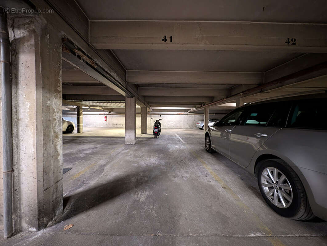 Parking Courbevoie - photo 2