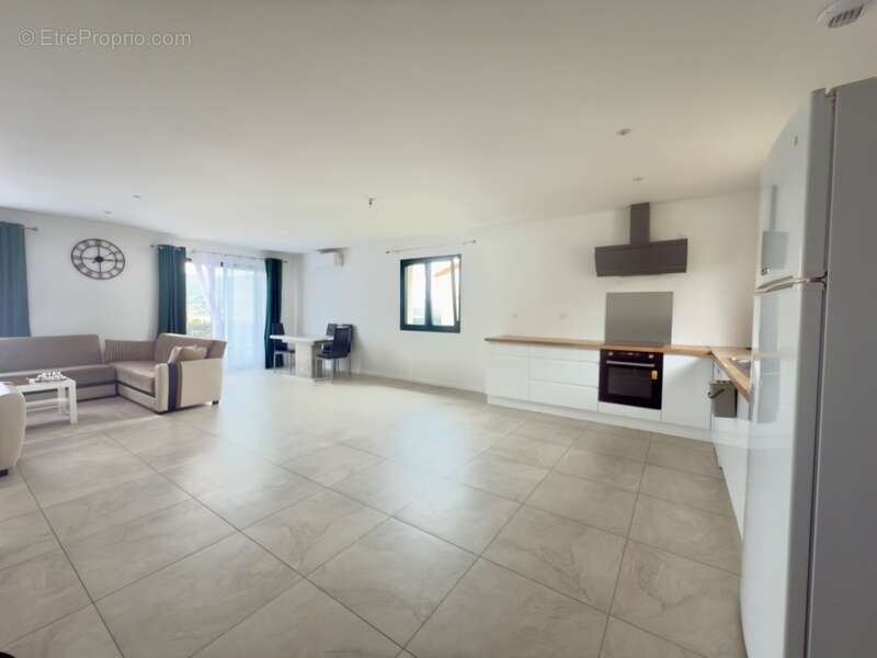 Maison à LES MARTRES-DE-VEYRE