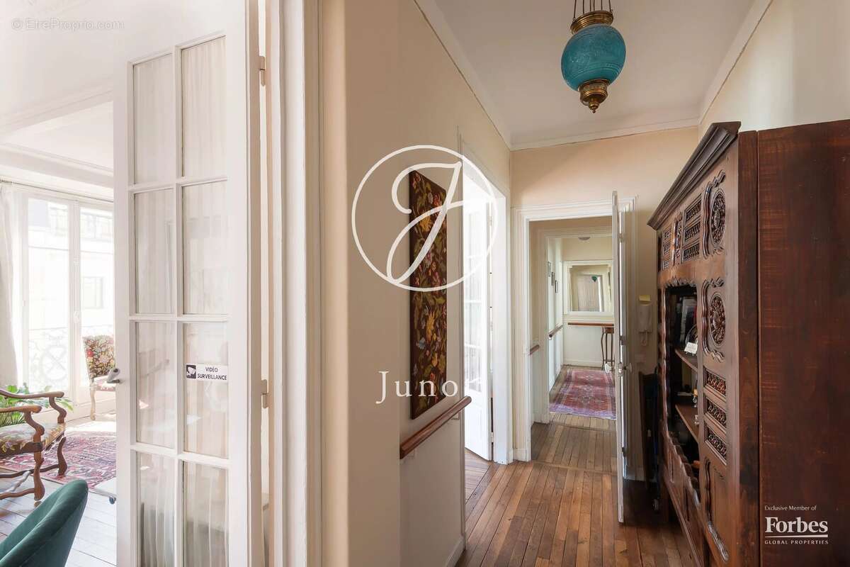 Appartement à PARIS-16E