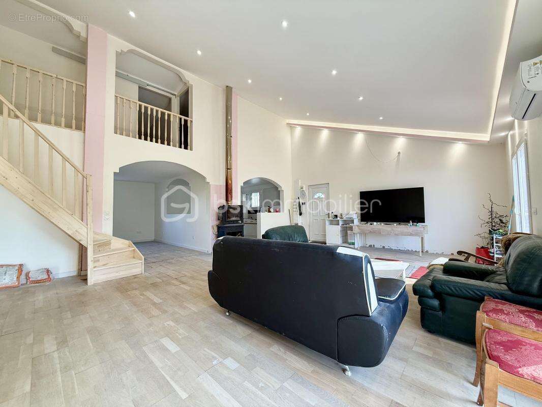 Maison à LA ROCHE-CHALAIS