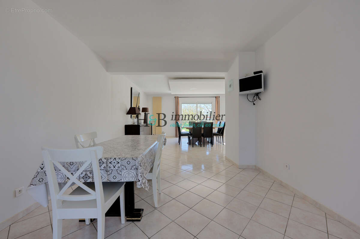 Maison à VERT-LE-GRAND