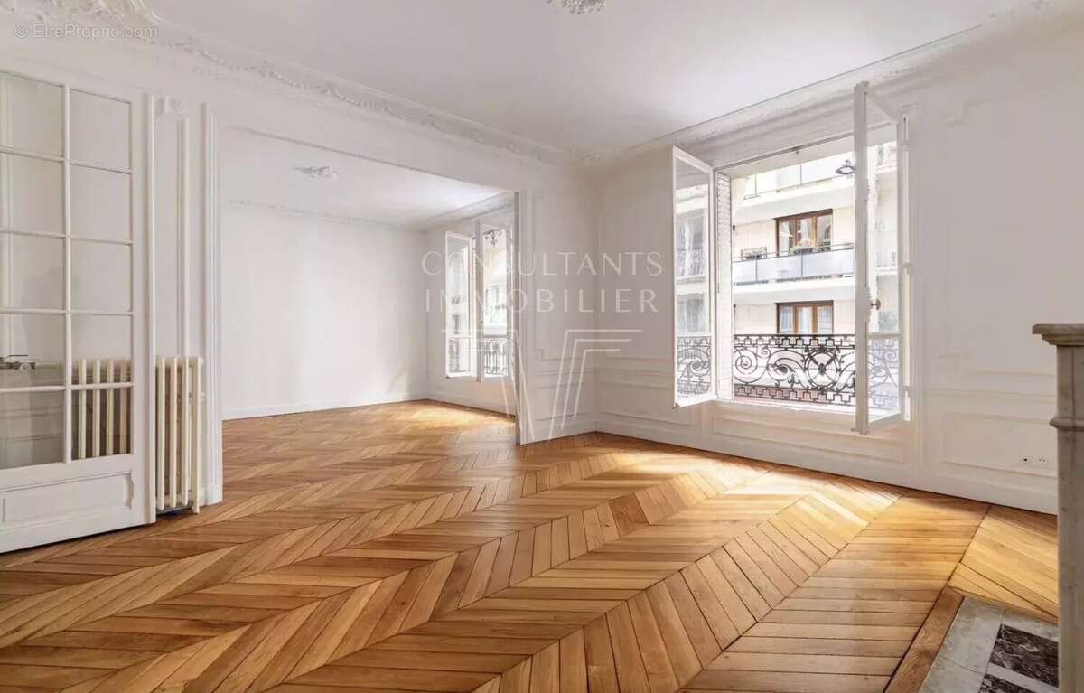 Appartement à PARIS-16E