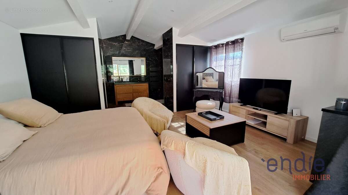 St Antonin du var villa plain pied 240 m² sur 1500  m² avec piscine - photo 20