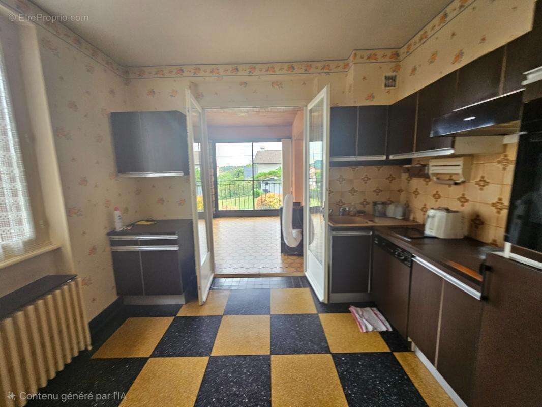 Maison à vendre 4 chambres- 2 garages- terrain 767 m2- LA ROCHE BLANCHE (63670) - photo 6