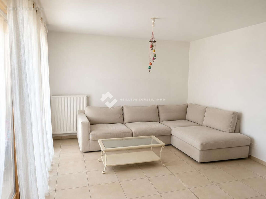 Appartement 98 m² à Gex  - photo 2