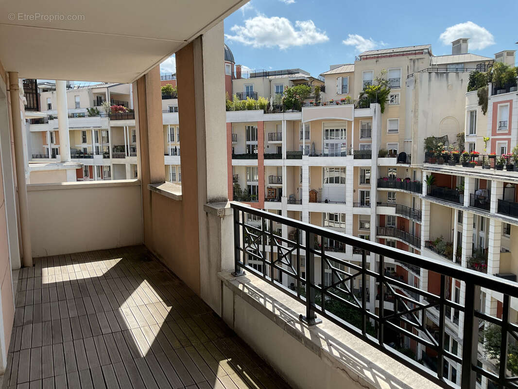 Appartement à COURBEVOIE