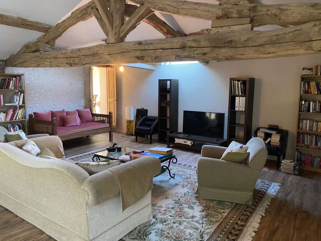 Maison à BARBEZIEUX-SAINT-HILAIRE