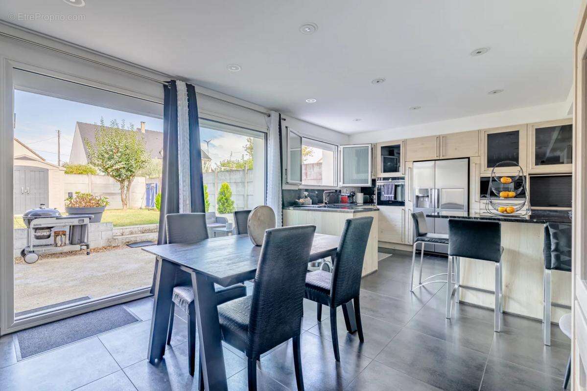 Maison à PARAY-VIEILLE-POSTE