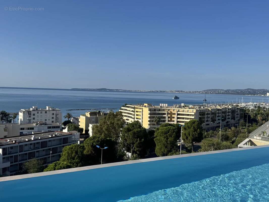 Appartement à SAINT-LAURENT-DU-VAR