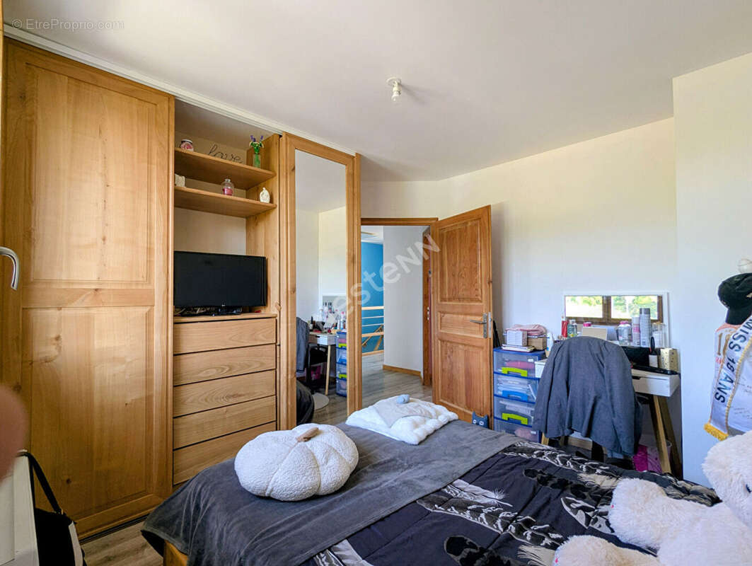 Villeneuve sur Aisne : Maison 2019 - 3 chambres - garage + dépendances - photo 9