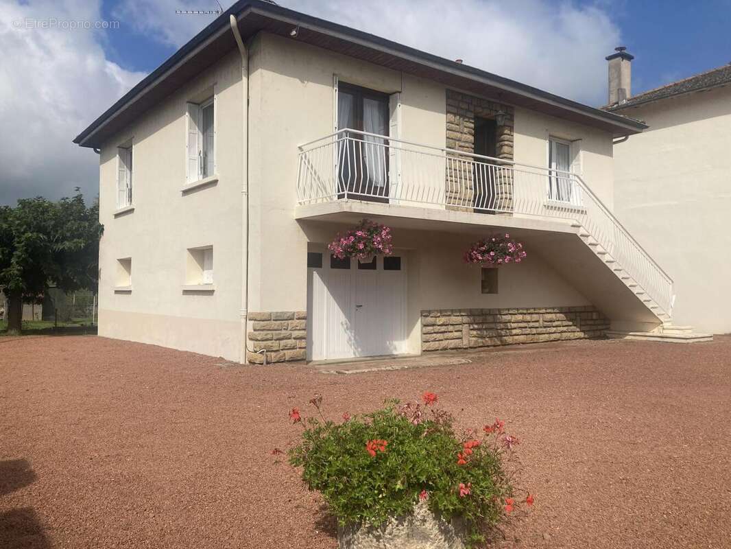 Photo 3 - Maison à SAINT-DENIS-DE-CABANNE