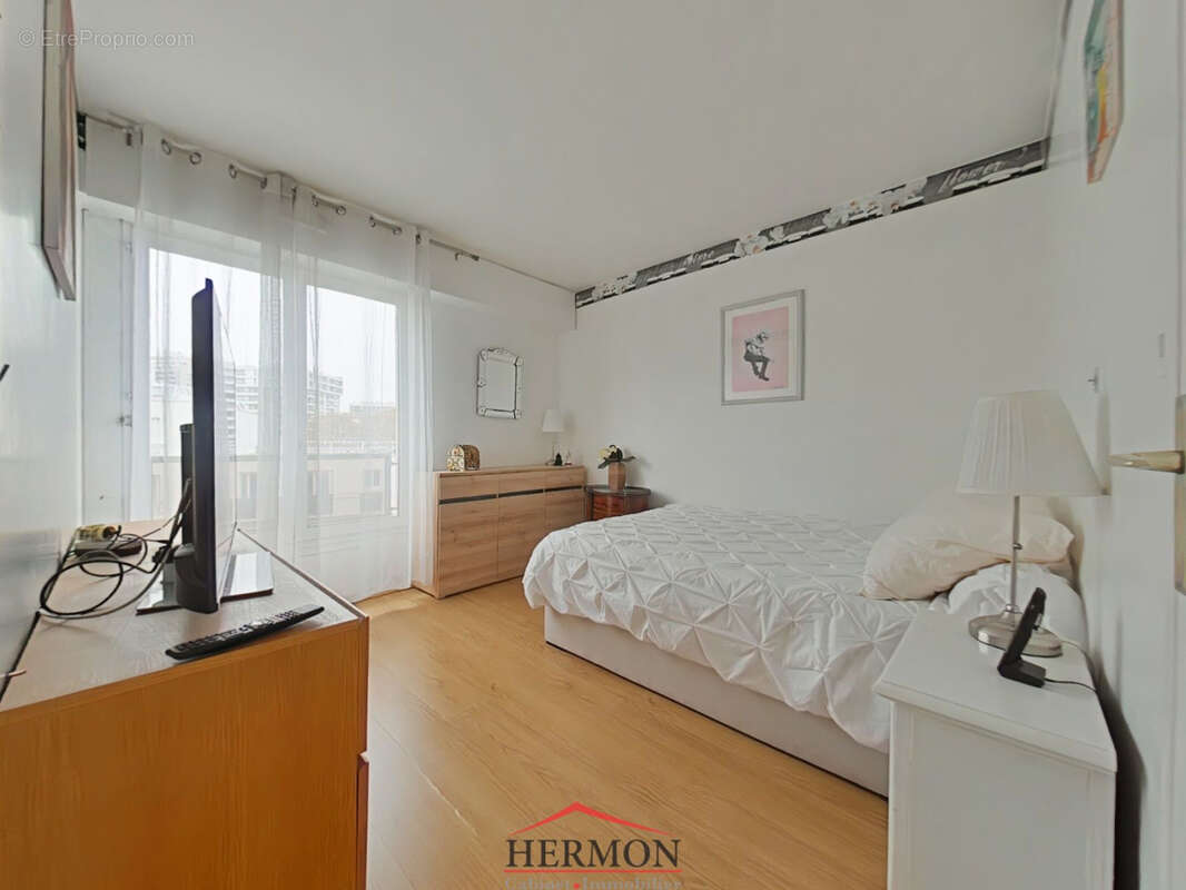 Appartement à COURBEVOIE