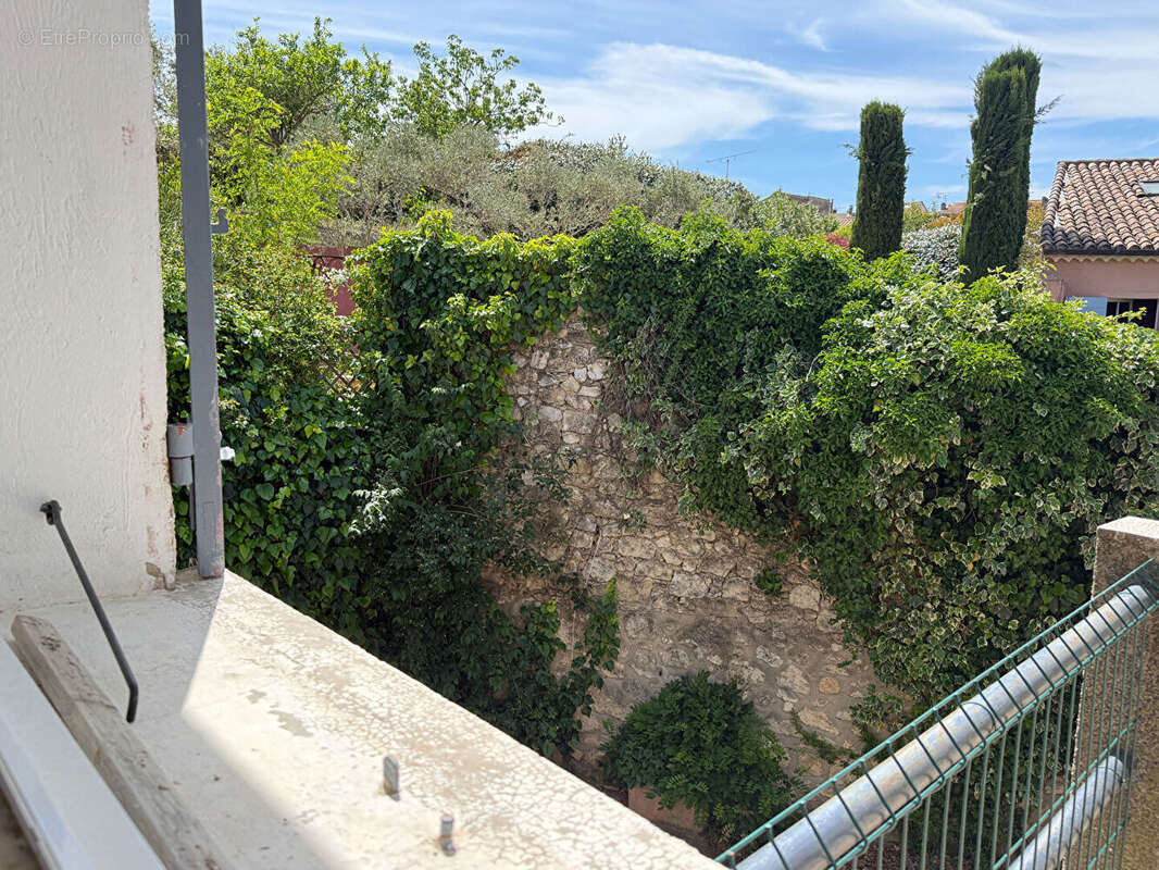 Maison à LA ROQUE-D'ANTHERON