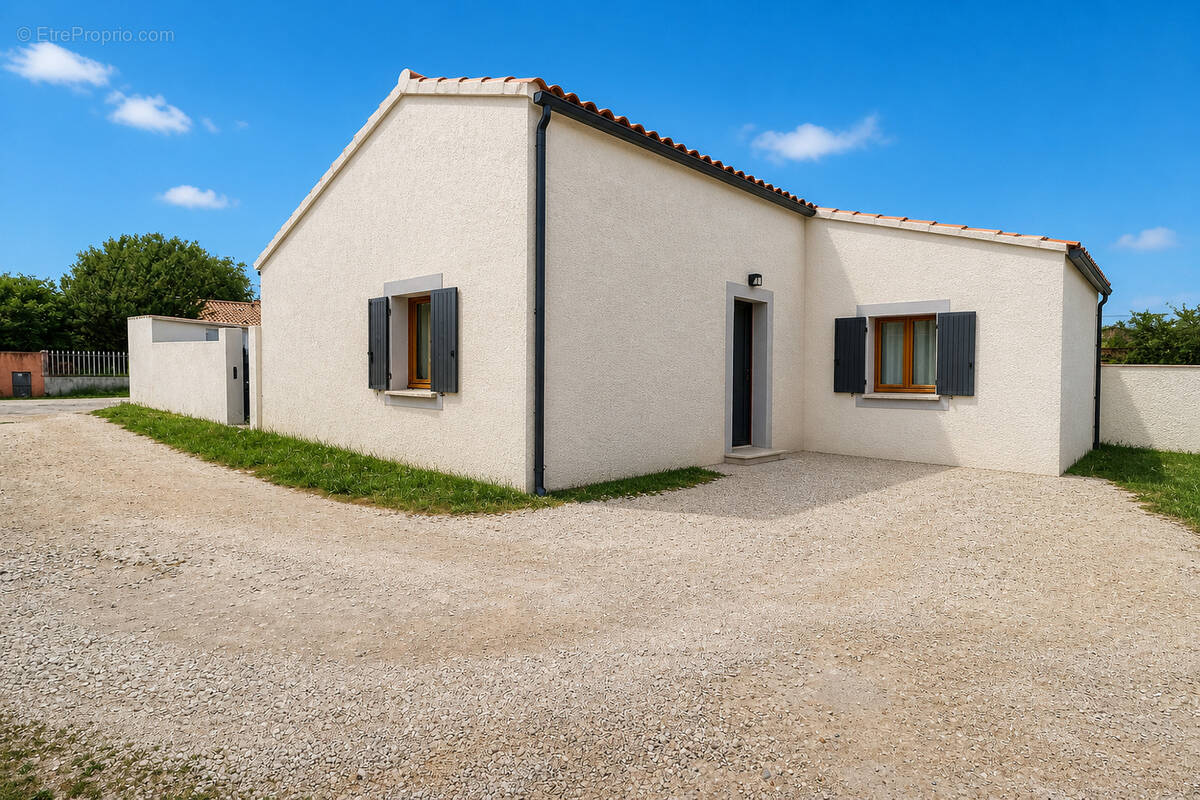 Maison à ENTRAIGUES-SUR-LA-SORGUE