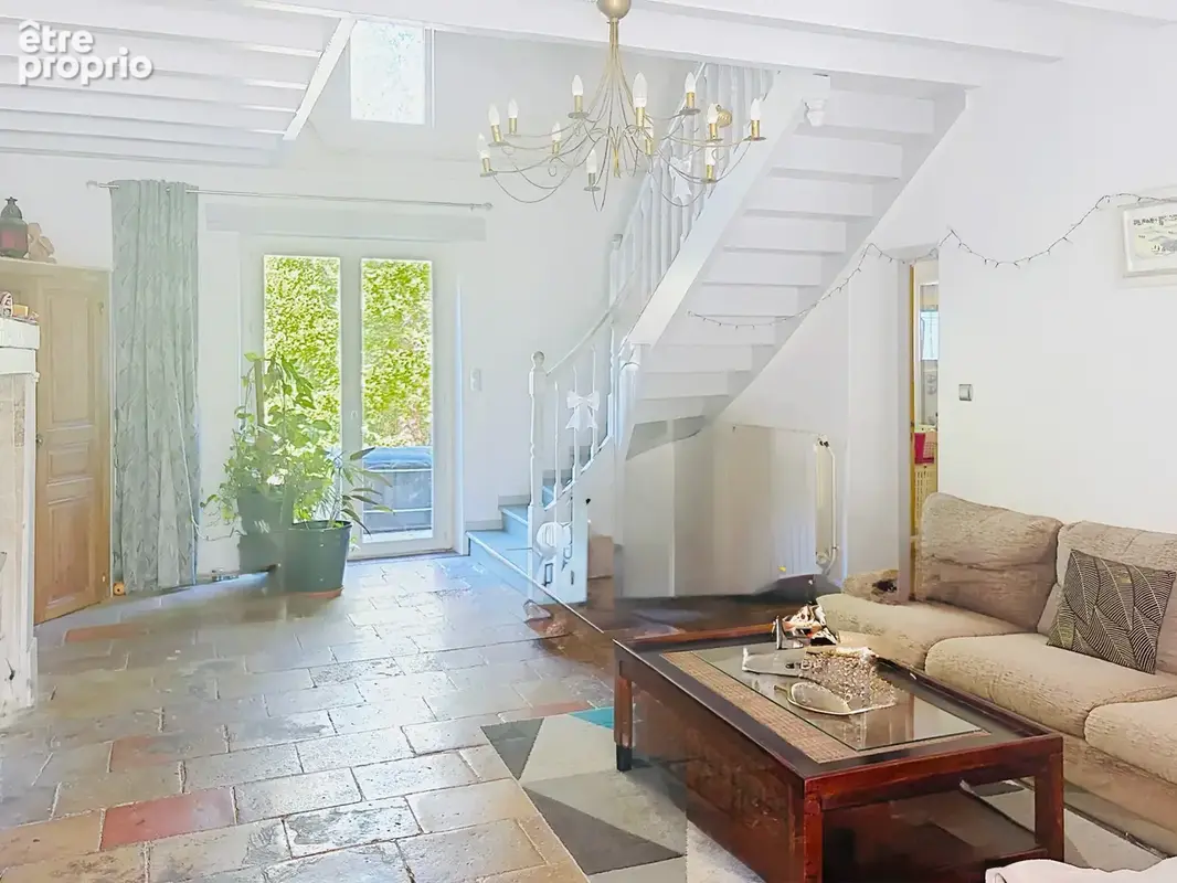 Propriété T7 avec studio, dépendances, garage et 6 035 m2 de terrain - photo 7