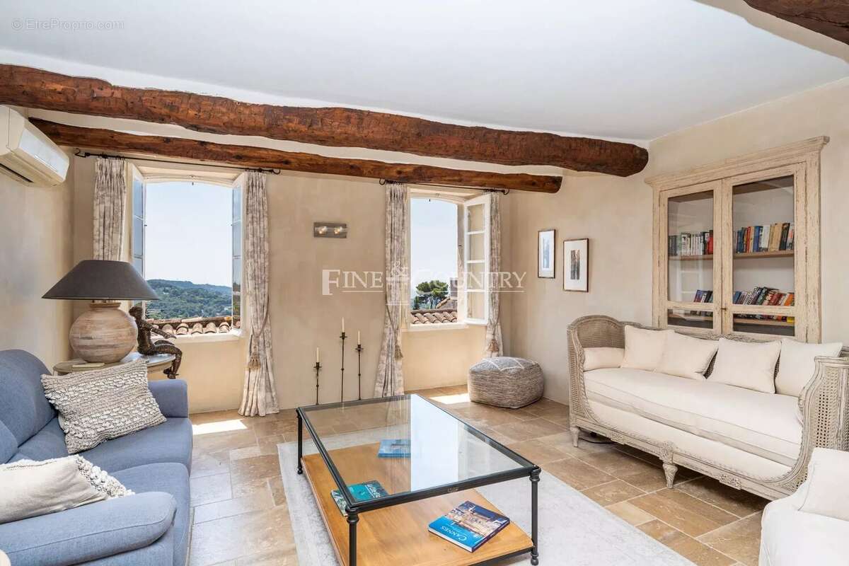 À vendre – Coeur de MOUGINS VILLAGE - Ensemble unique de deux maisons avec vue mer - photo 16