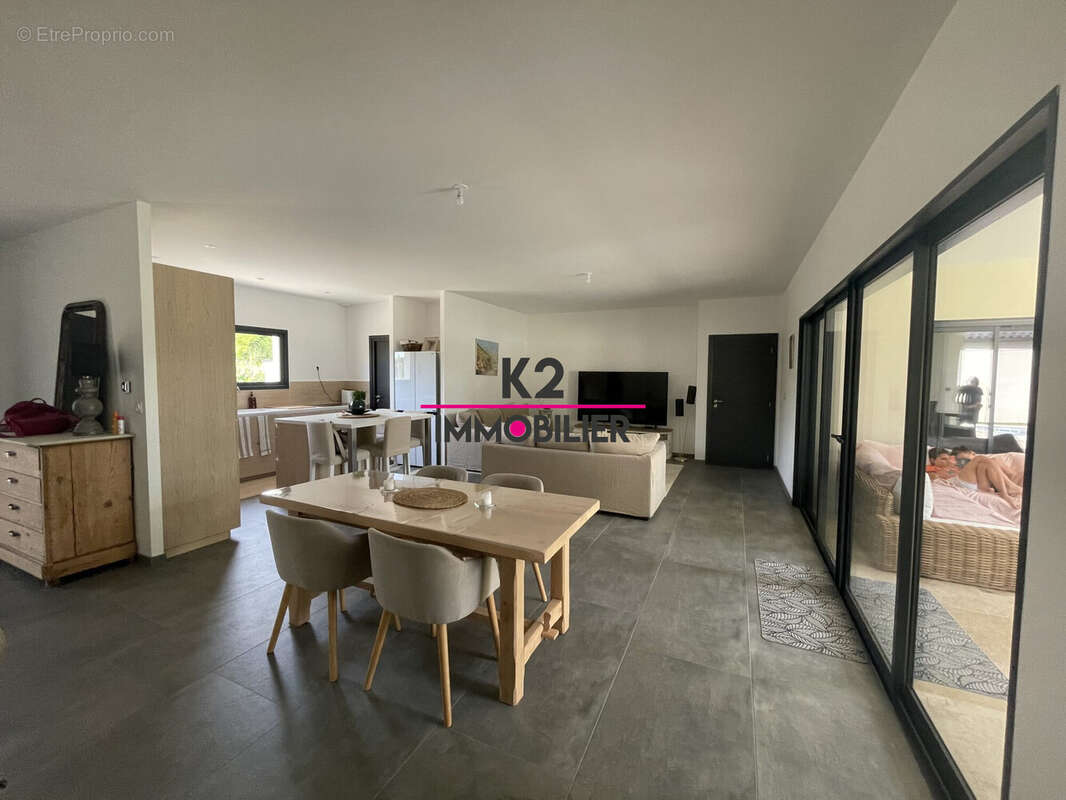 Maison à MONTELIMAR