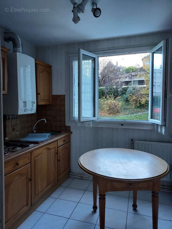 Photo 2 - Appartement à SAINT-PRIEST-EN-JAREZ