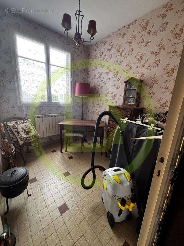 Maison à SAINT-MEDARD-LA-ROCHETTE