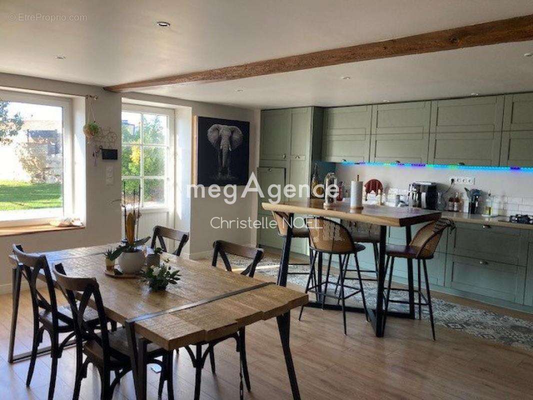 Maison à SAINTE-GEMME-LA-PLAINE