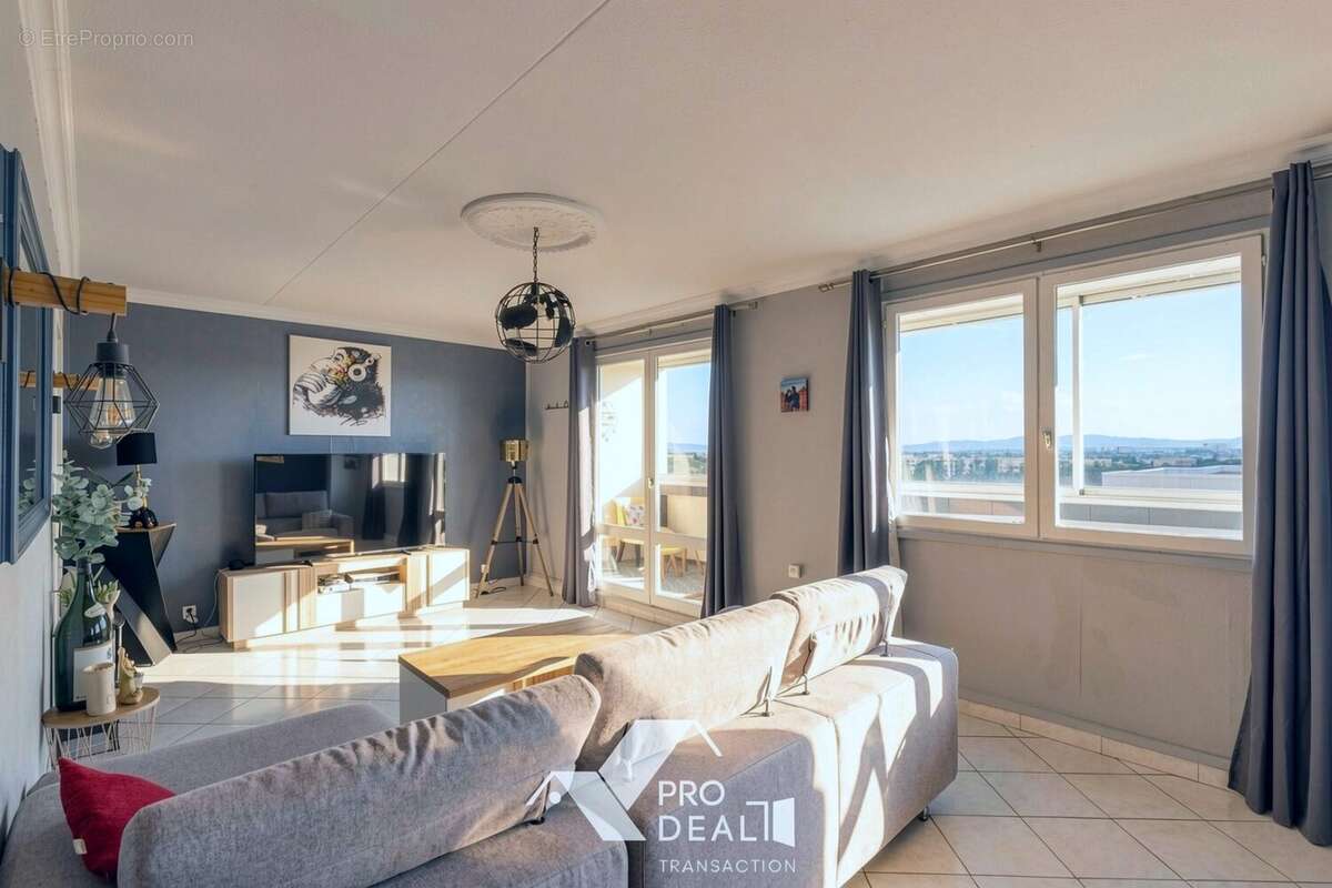 Appartement 88 m² à Saint-Priest  - photo 2