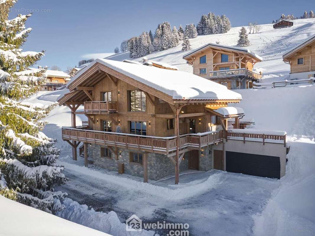 Entre tradition et modernité, ce chalet d'exception offre une vue imprenable sur la chaîne des Aravis. - Maison à CREST-VOLAND