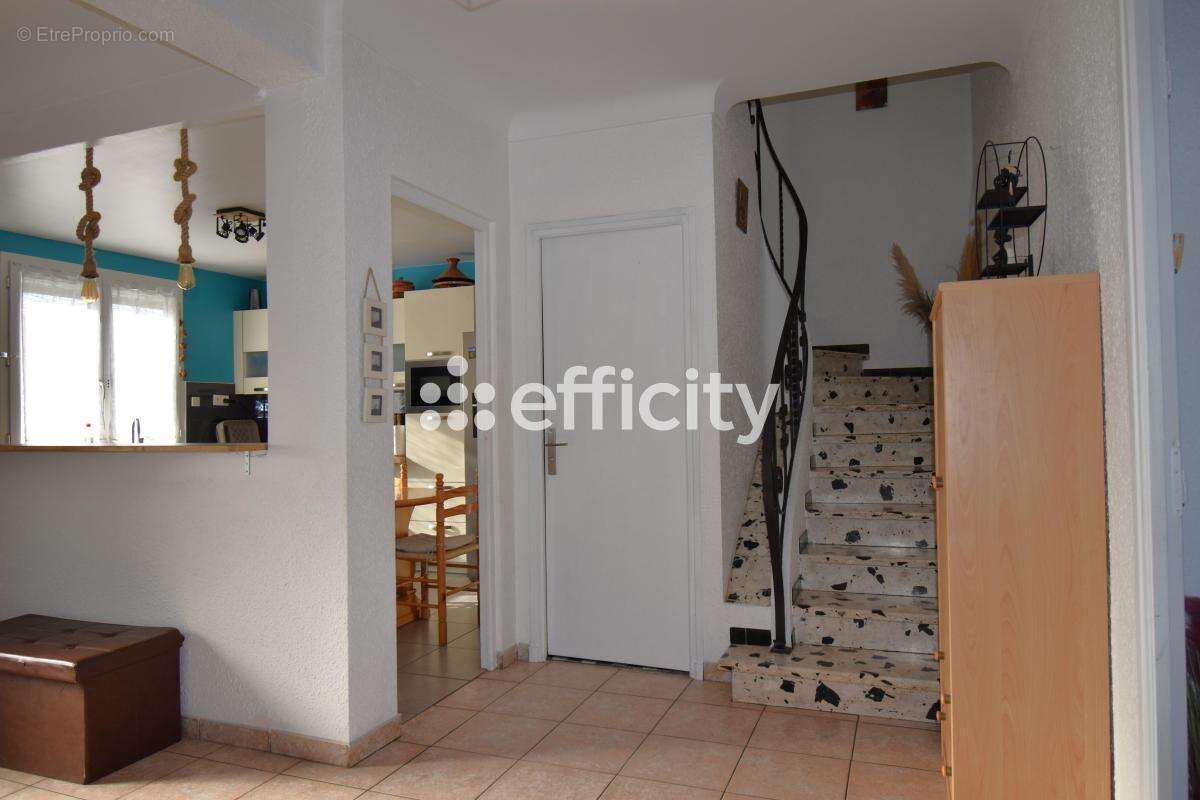 Maison 141 m² à Saint-Cyprien  - photo 6